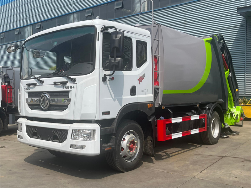 14方東風(fēng)D9壓縮式垃圾車